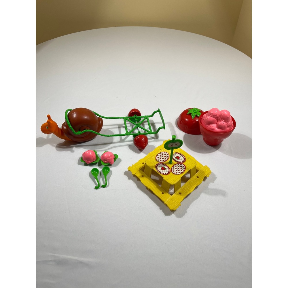 Strawberry Shortcake Playset Snail Cart Picnic Table Vintage 1980s